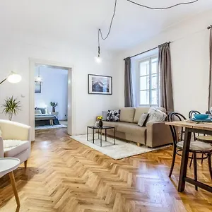 Old Town 2 Bdr Apartment, Free Coffee Prague