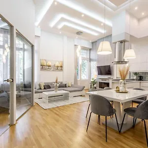 Luxurious & Spacious Downtown In Liszt Ferenc Square Apartment Budapest
