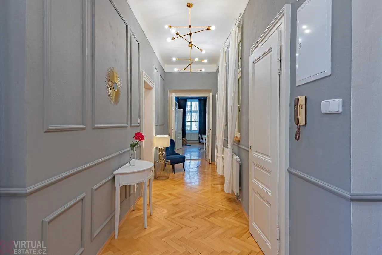 פראג Colorful Wenceslas Square Apartment 0*,  צ'כיה