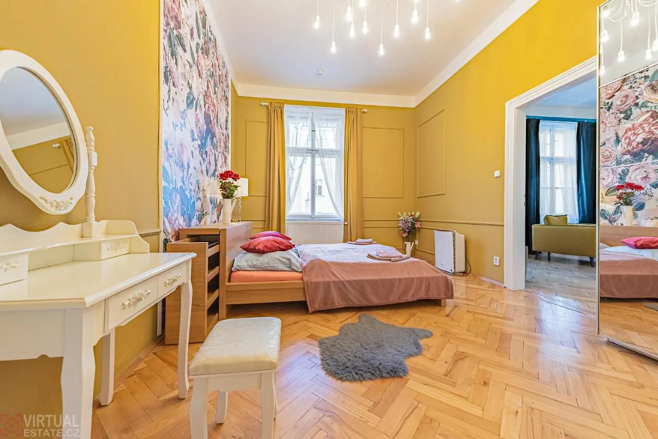 פראג Colorful Wenceslas Square Apartment