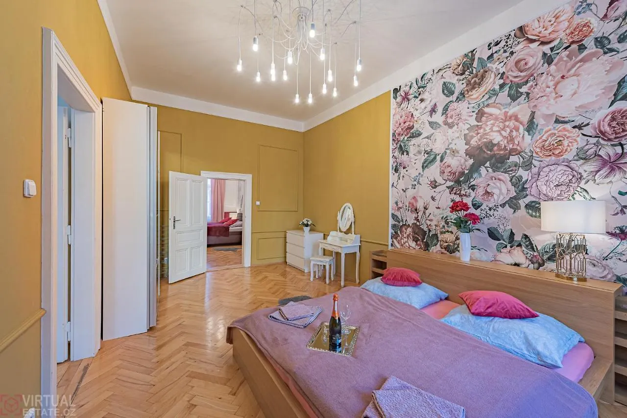פראג Colorful Wenceslas Square Apartment