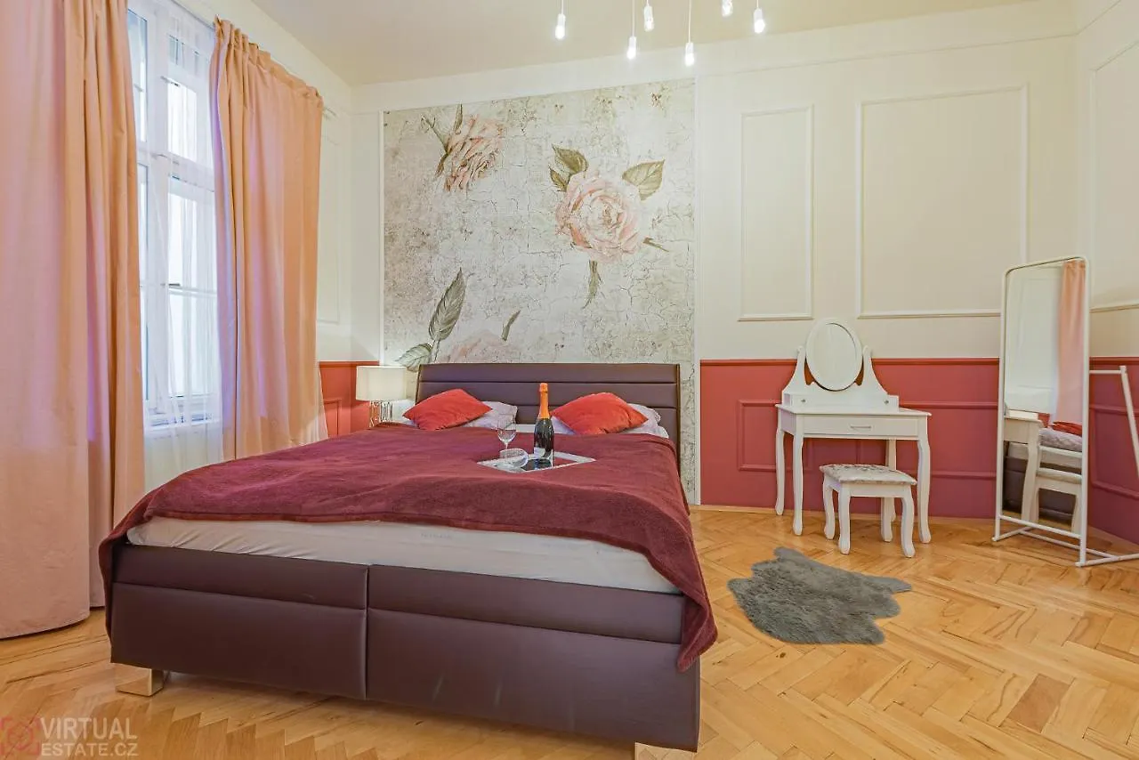 פראג Colorful Wenceslas Square Apartment